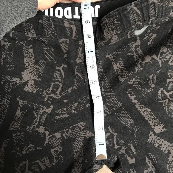 Nike LEG A SEE snake print leggings 841037-211 - Picture 5 of 15